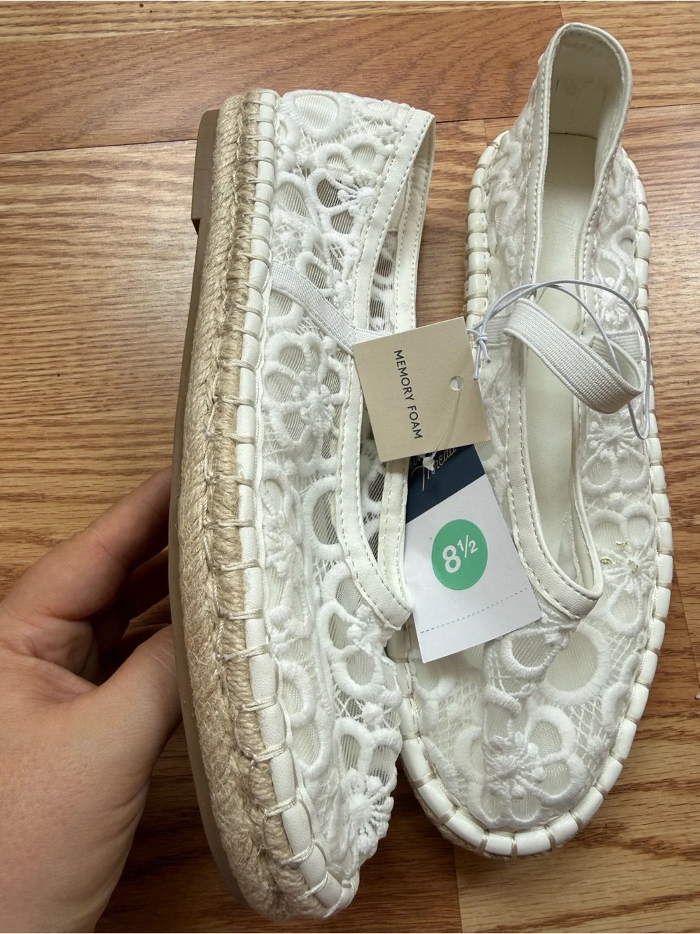 NWT Universal Thread White Embroidered Mary Jane Flats Size 8.5